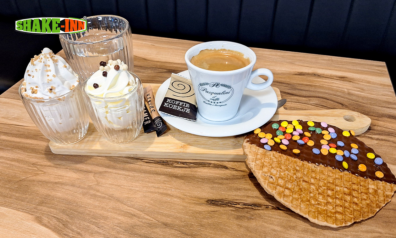 Koffieplaat of milkshake deluxe + luxe stroopwafel in hartje Veenendaal